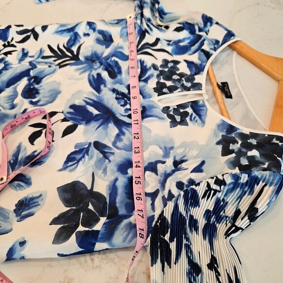 TALBOTS Blue and White Floral Long Sleeve Blouse Pleated Sleeves, Size Small - Picture 8 of 9